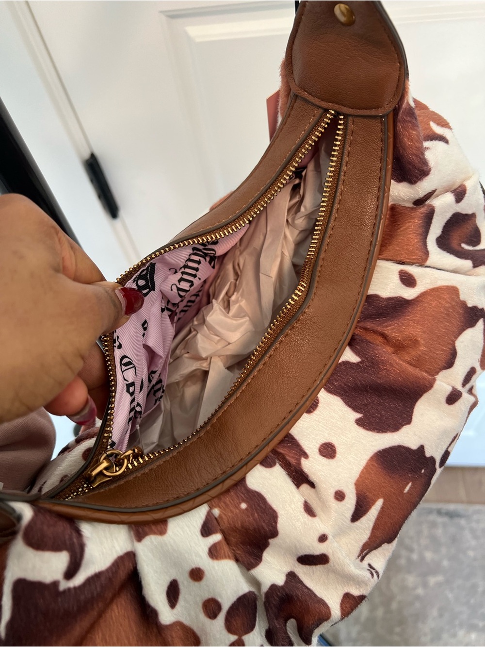 Juicy Couture Brown & White Cowhide Print Shoulder Bag with Heart Charm & Bow - Picture 6 of 6